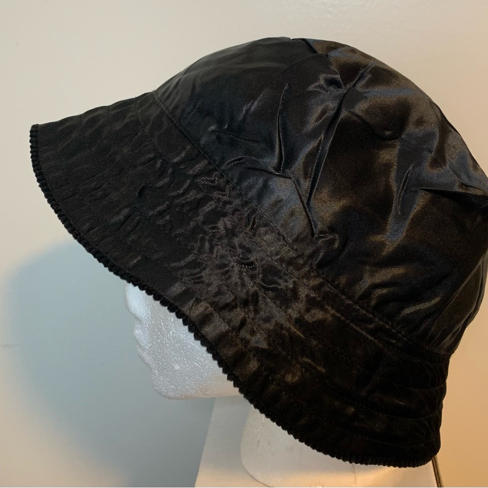 Reversible.Black Bucket Hat